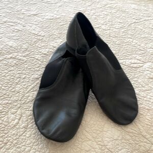 Capezio 10.5 wide black E-SERIES JAZZ SLIP ON